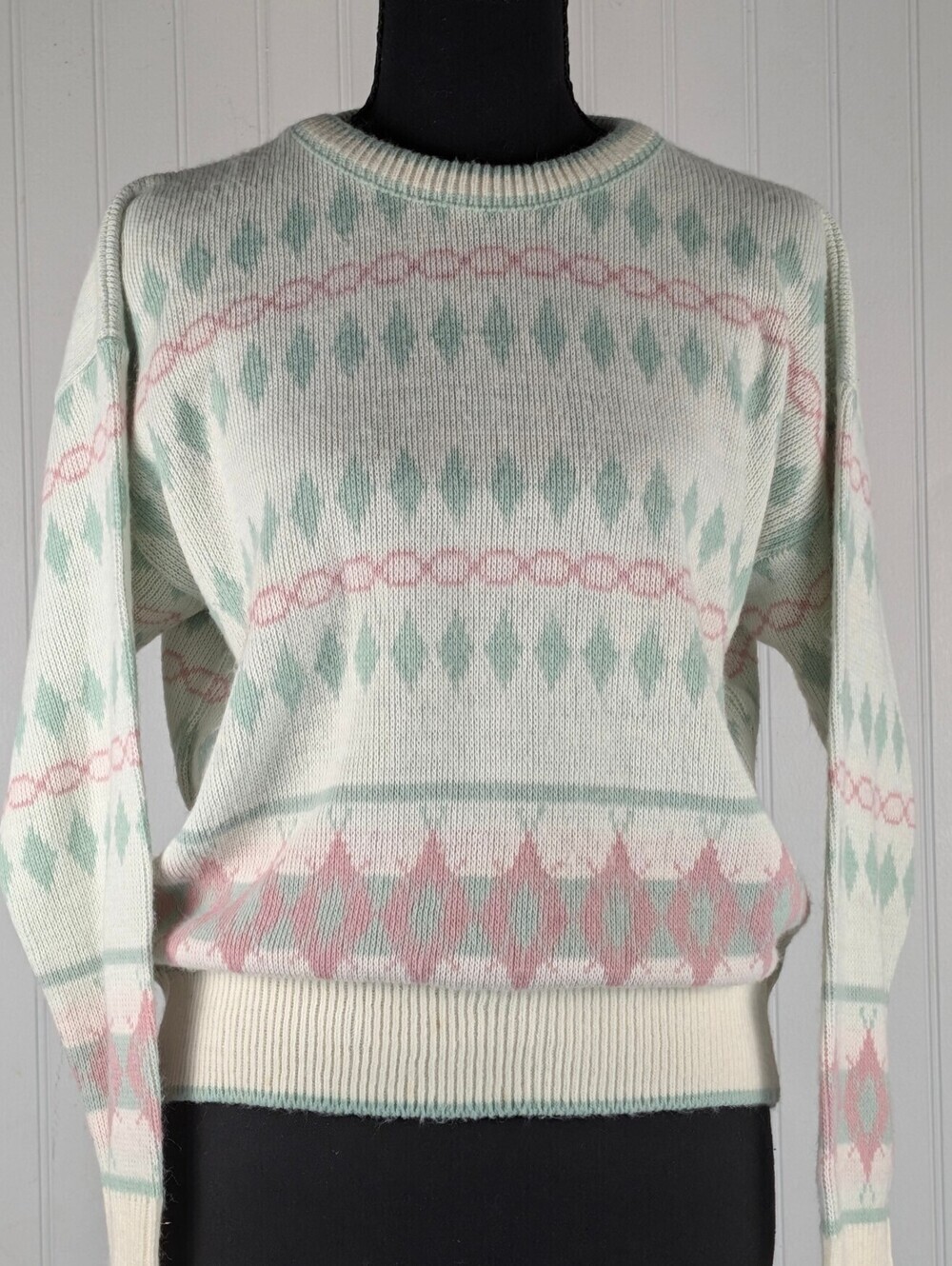 Vintage Patterned Knit Sweater in Pastel Colors